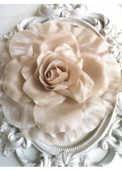Красива сатенена роза за коса или тоалет цвят екрю